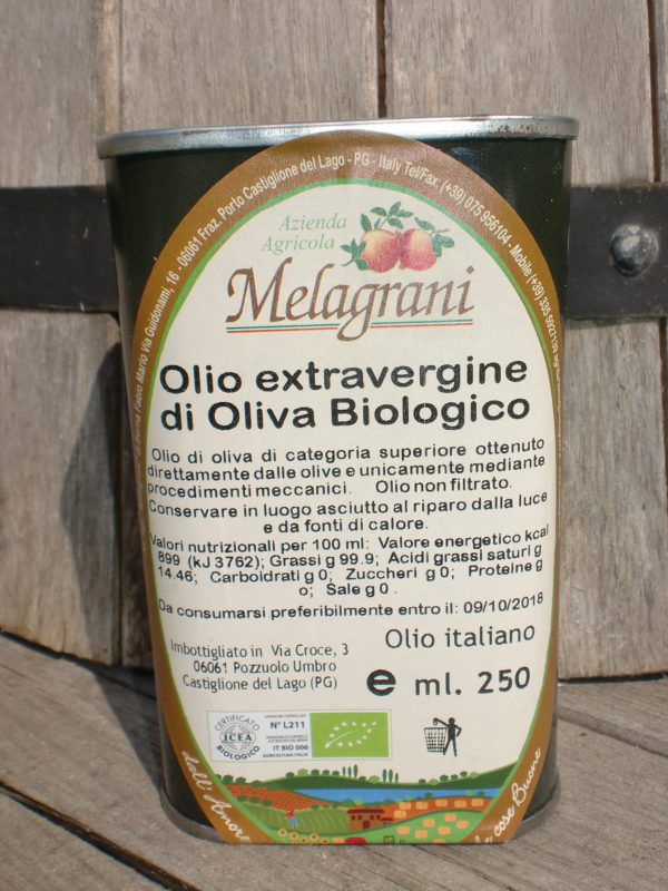 metallförpackning med olivolja