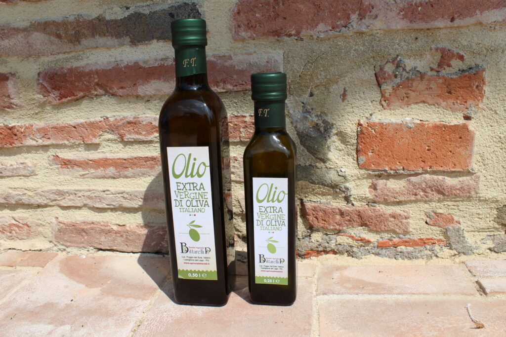 Flaskor i två storlekar med olivolja